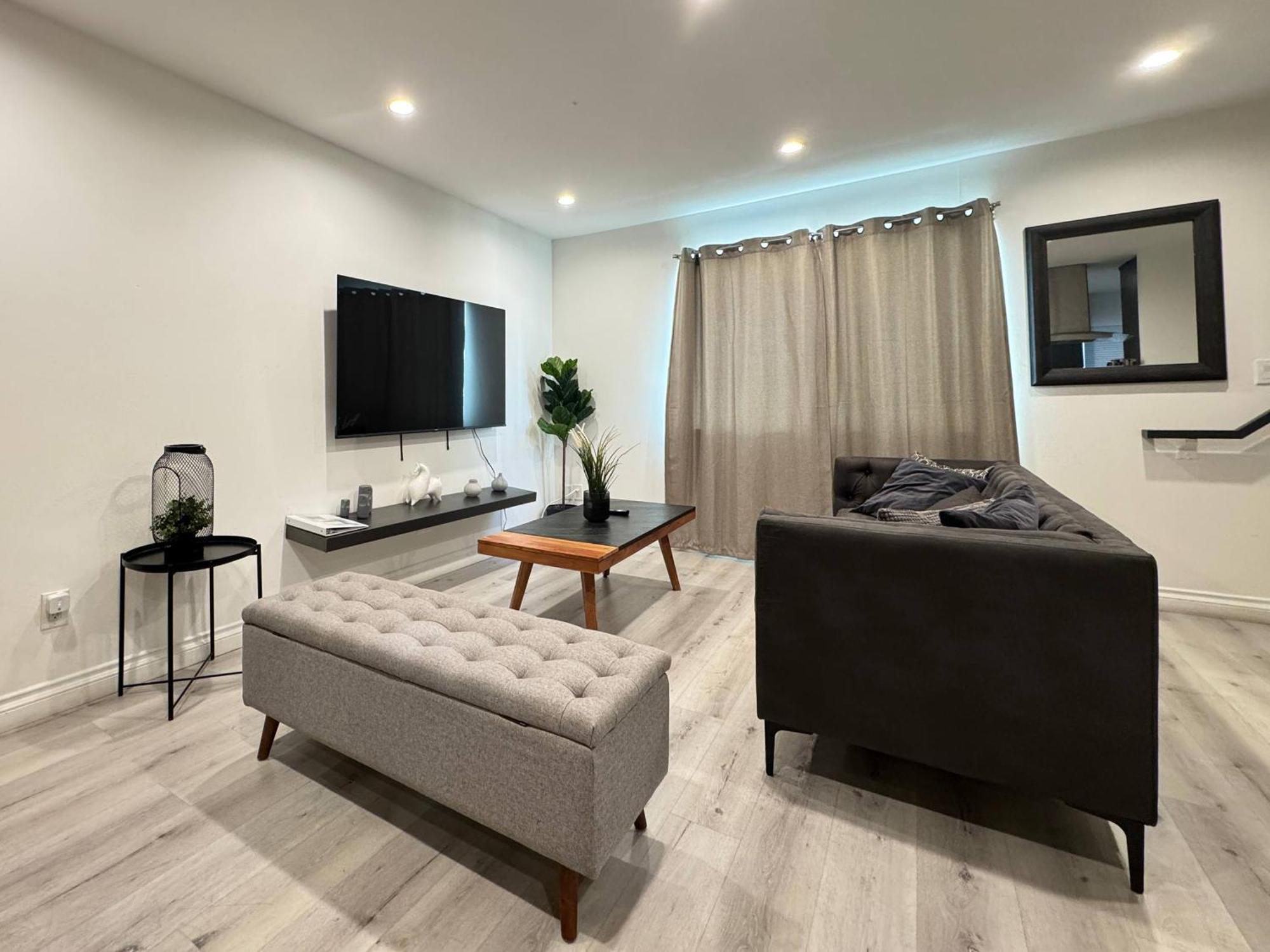 Spacious 2br Near Hollywood - Br3